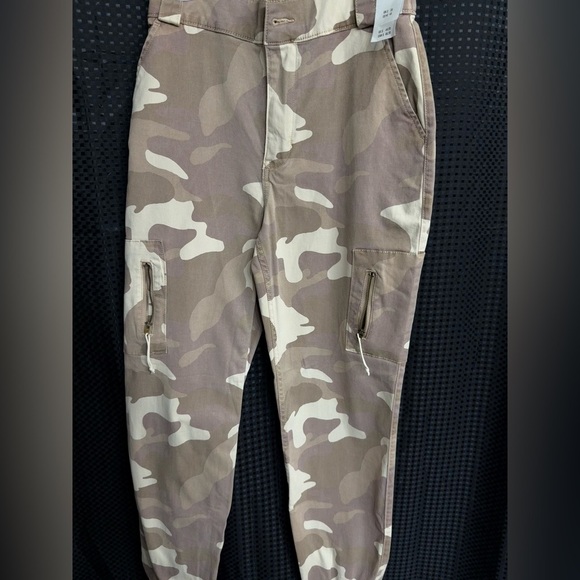 Hollister Women's Camouflage Cargo Jeans - Picture 3 of 5